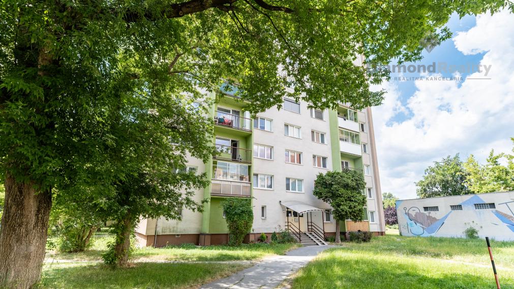 PREDANÝ - Na predaj pekný 3-izbový byt po rekonštrukcii na ulici Šafárikova trieda, Košice - Západ.