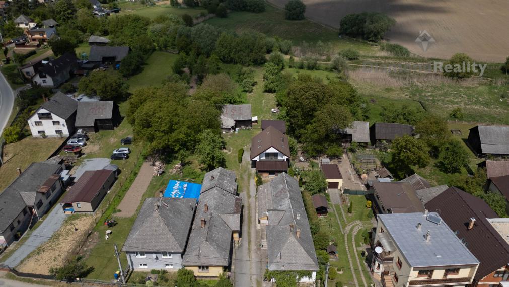 Rovinatý STAVEBNÝ pozemok v centre obce Drienovská Nová Ves