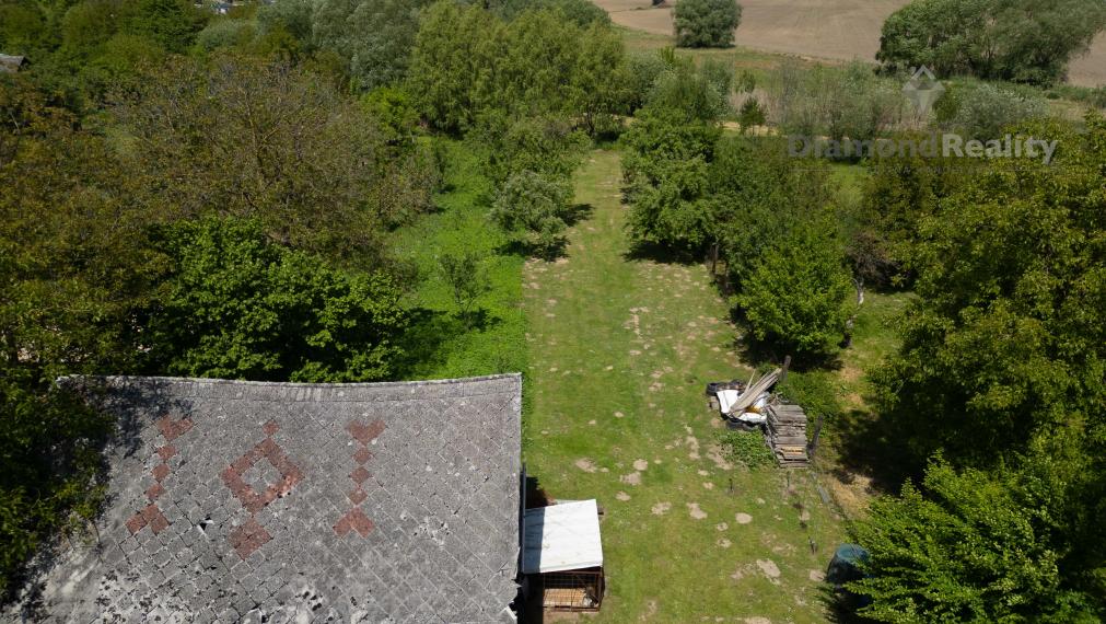 Rovinatý STAVEBNÝ pozemok v centre obce Drienovská Nová Ves