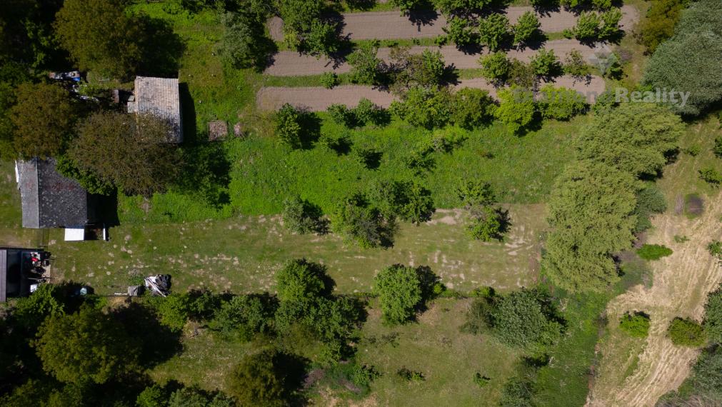 Rovinatý STAVEBNÝ pozemok v centre obce Drienovská Nová Ves