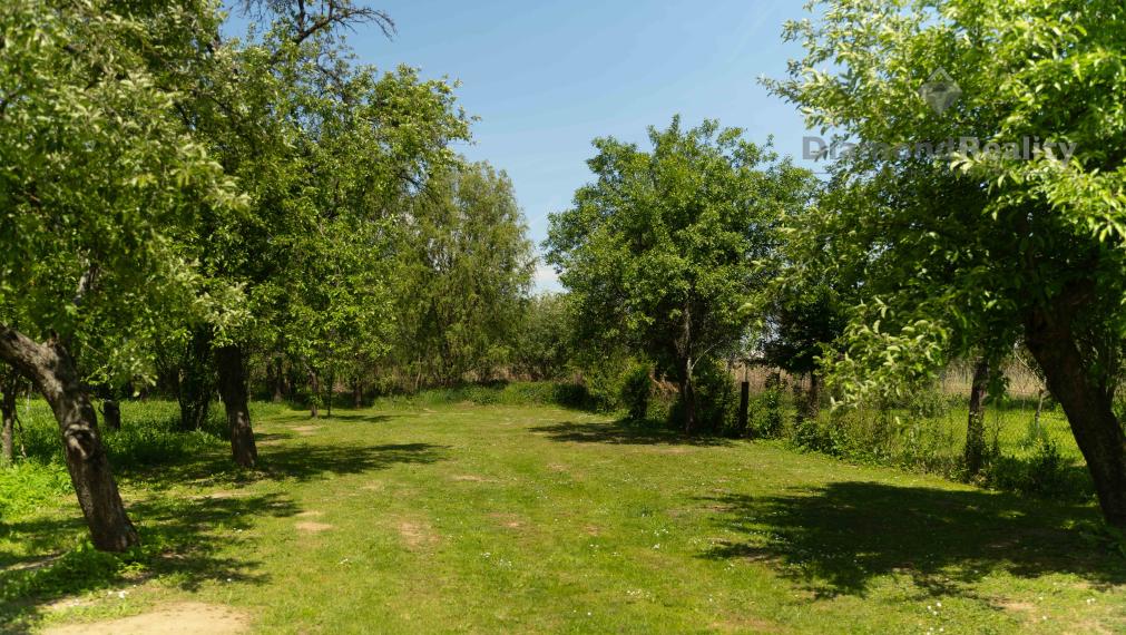 Rovinatý STAVEBNÝ pozemok v centre obce Drienovská Nová Ves