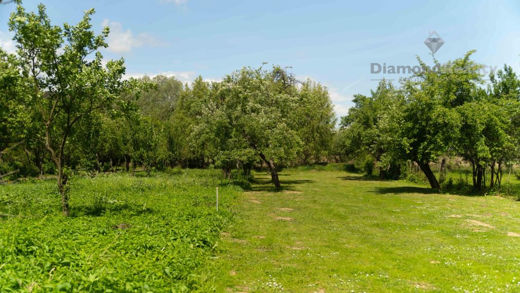 Rovinatý STAVEBNÝ pozemok v centre obce Drienovská Nová Ves