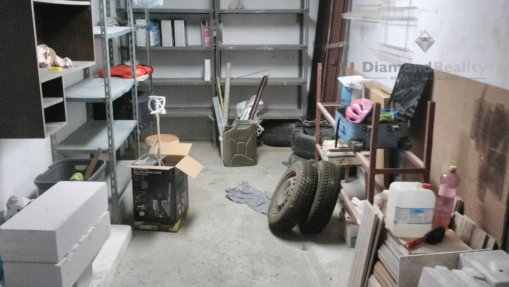 Ponúkam na predaj  GARÁŽ na Sídlisku Ťahanovce.