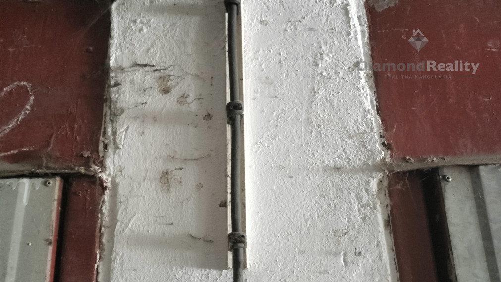 Ponúkam na predaj  GARÁŽ na Sídlisku Ťahanovce.