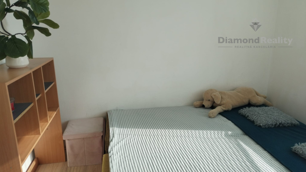 Na prenájom zariadený 2 izbový byt, Beethovenova, Trnava.