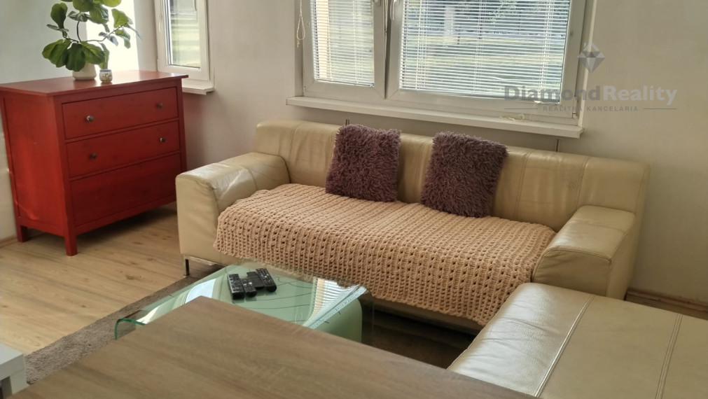 Na prenájom zariadený 2 izbový byt, Beethovenova, Trnava.