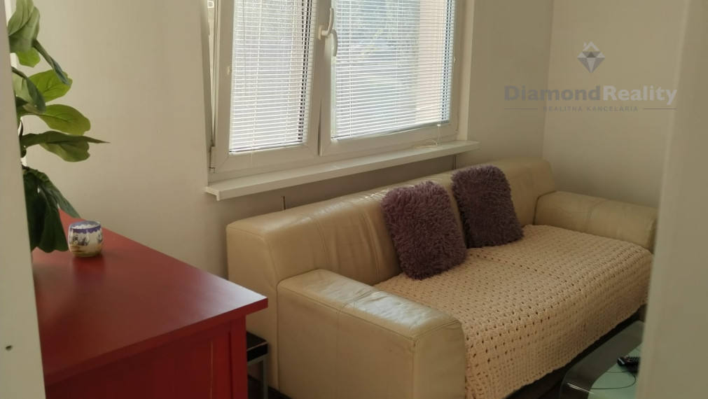 Na prenájom zariadený 2 izbový byt, Beethovenova, Trnava.