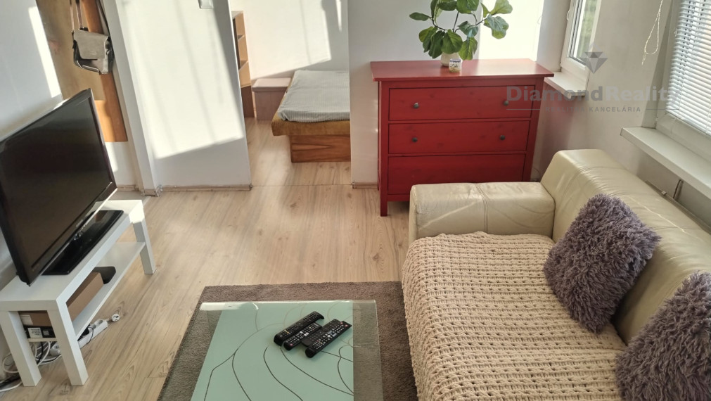 Na prenájom zariadený 2 izbový byt, Beethovenova, Trnava.