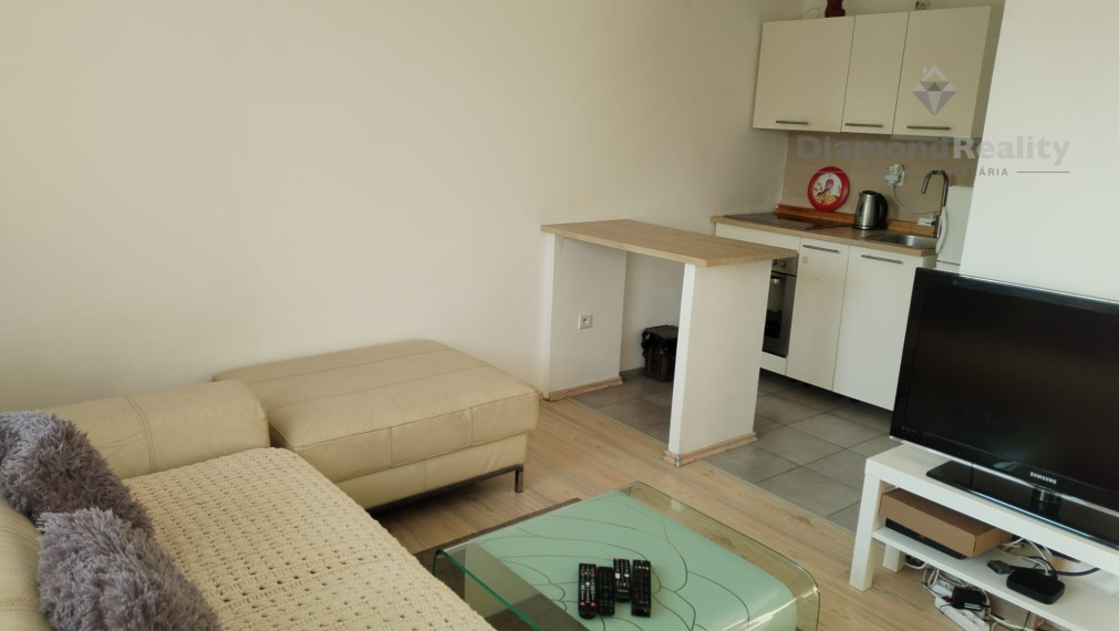 Na prenájom zariadený 2 izbový byt, Beethovenova, Trnava.