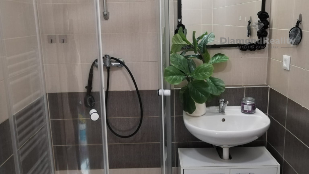 Na prenájom zariadený 2 izbový byt, Beethovenova, Trnava.