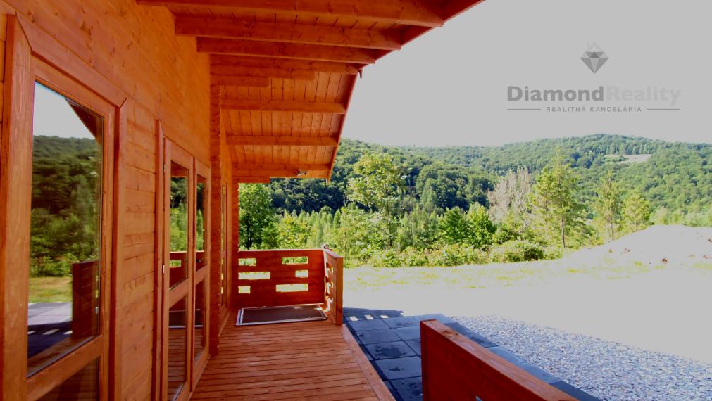 Zrub  s pozemkom v Slovinkách,  lesy, v zime sneh