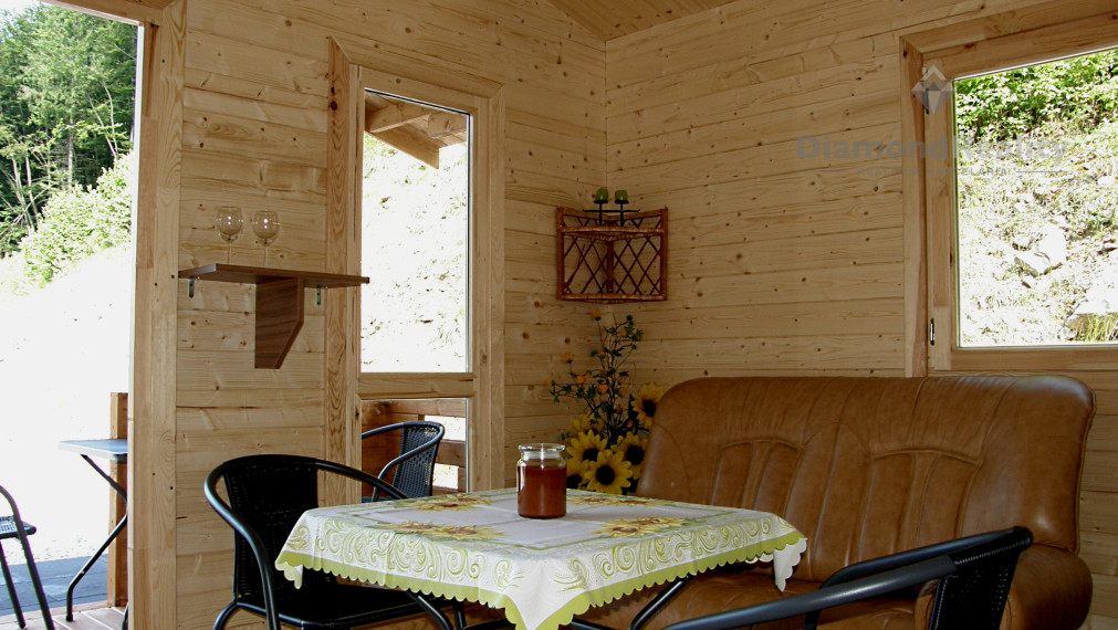 Zrub  s pozemkom v Slovinkách,  lesy, v zime sneh