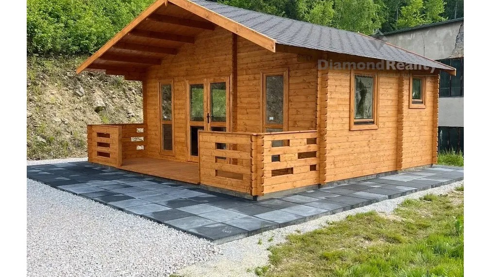 Zrub  s pozemkom v Slovinkách,  lesy, v zime sneh