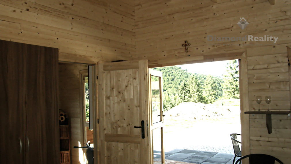 Zrub  s pozemkom v Slovinkách,  lesy, v zime sneh