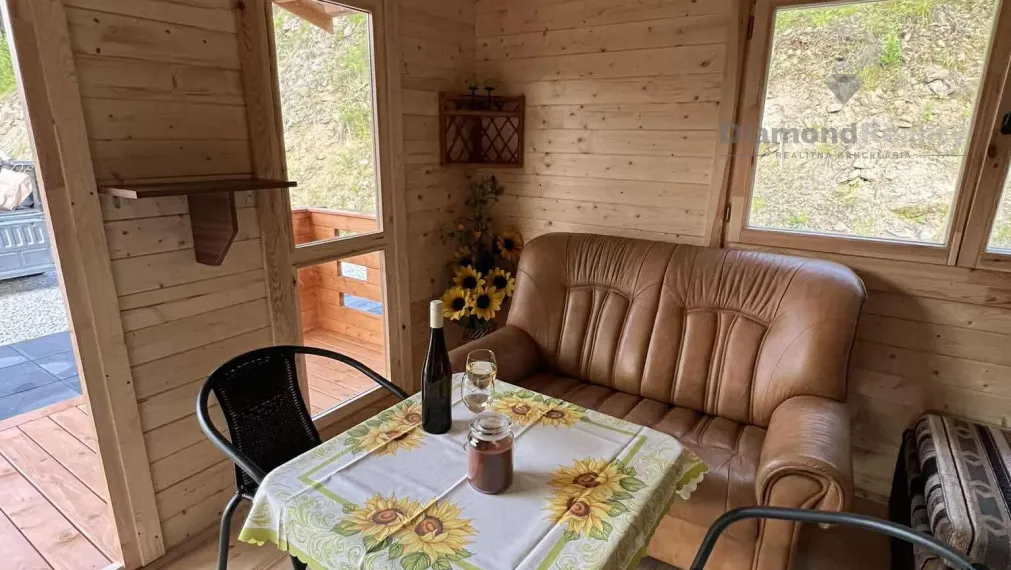 Zrub  s pozemkom v Slovinkách,  lesy, v zime sneh