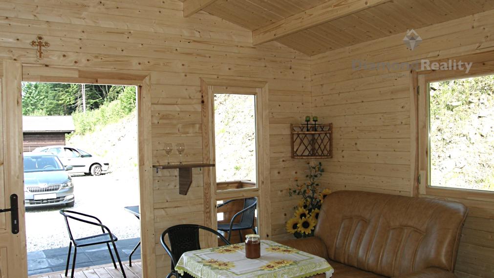 Zrub  s pozemkom v Slovinkách,  lesy, v zime sneh