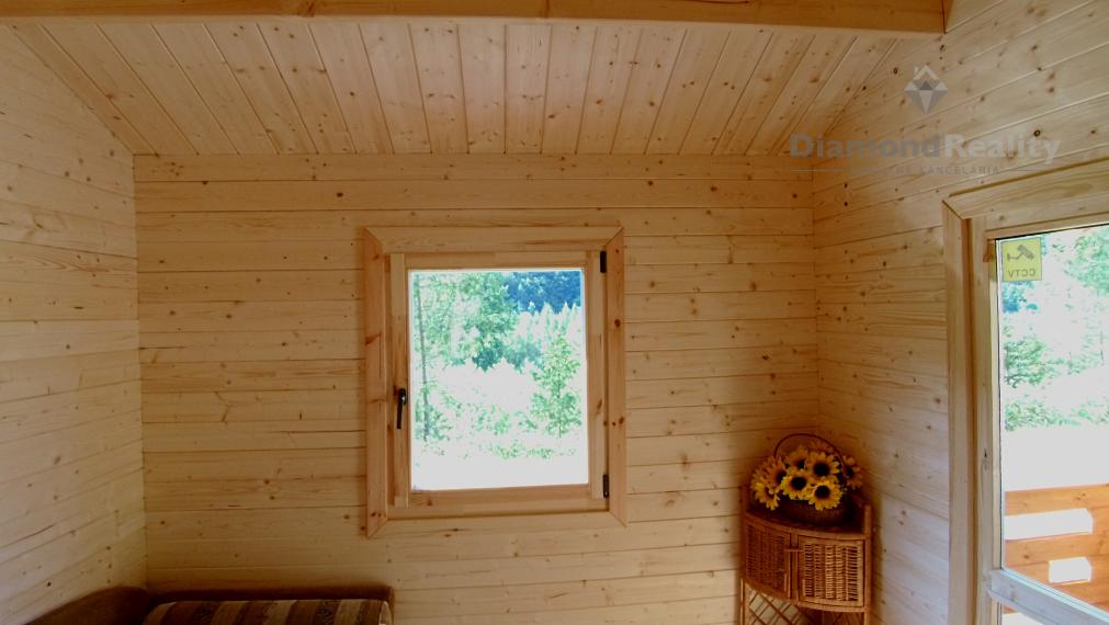 Zrub  s pozemkom v Slovinkách,  lesy, v zime sneh