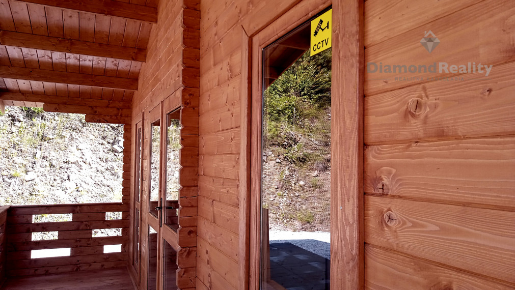 Zrub  s pozemkom v Slovinkách,  lesy, v zime sneh