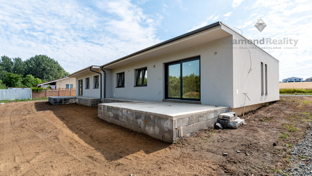 REZERVOVANÉ | NA PREDAJ 4 IZBOVÝ RODINNÝ DOM V OBCI BELŽA | HOLODOM | POZEMOK 384m2