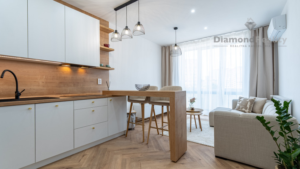 NA PREDAJ 3 IZBOVÝ TEHLOVÝ BYT PO MODERNEJ REKONŠTRUKCII | 56m2 + BALKÓN | ZIMNÁ ULICA