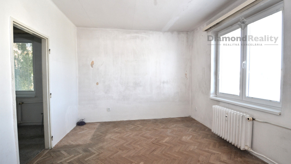 PREDANÝ !  3-izb.byt Košice, TEHLA, balkón, výťah, pivnica, pôvodný stav