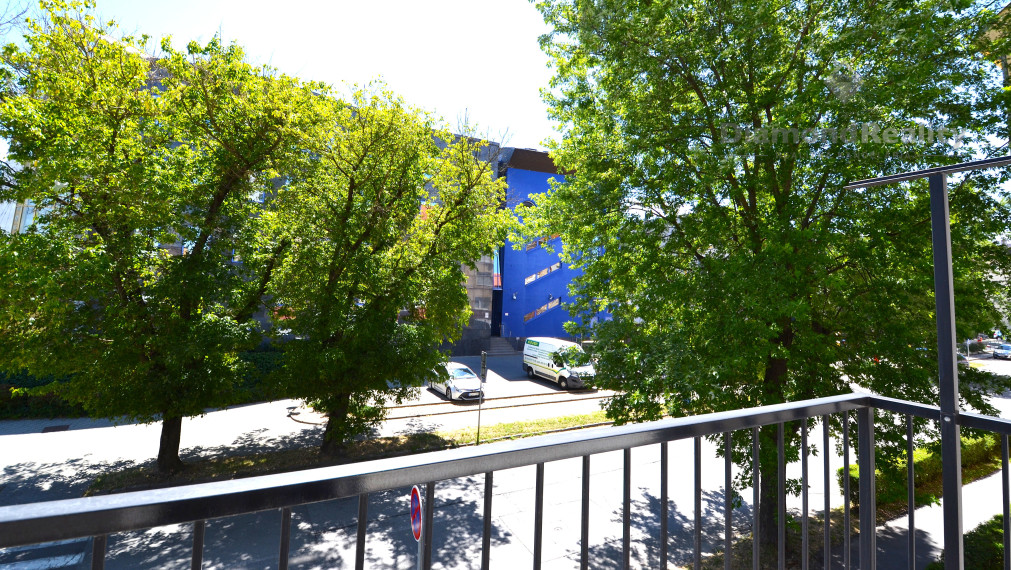 PREDANÝ !  3-izb.byt Košice, TEHLA, balkón, výťah, pivnica, pôvodný stav