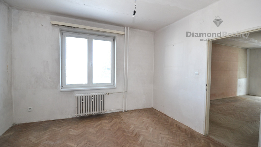 PREDANÝ !  3-izb.byt Košice, TEHLA, balkón, výťah, pivnica, pôvodný stav