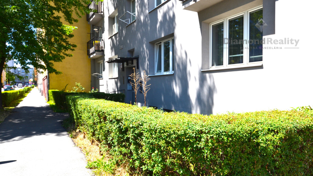 PREDANÝ !  3-izb.byt Košice, TEHLA, balkón, výťah, pivnica, pôvodný stav