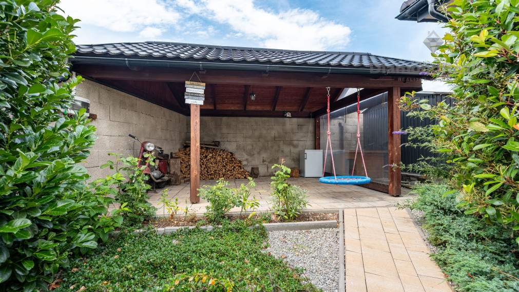 REZERVOVANÝ 4 IZBOVÁ TEHLOVÁ NOVOSTAVBA S UPRAVENÝM POZEMKOM