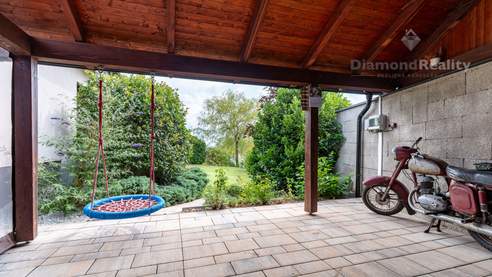 REZERVOVANÝ 4 IZBOVÁ TEHLOVÁ NOVOSTAVBA S UPRAVENÝM POZEMKOM