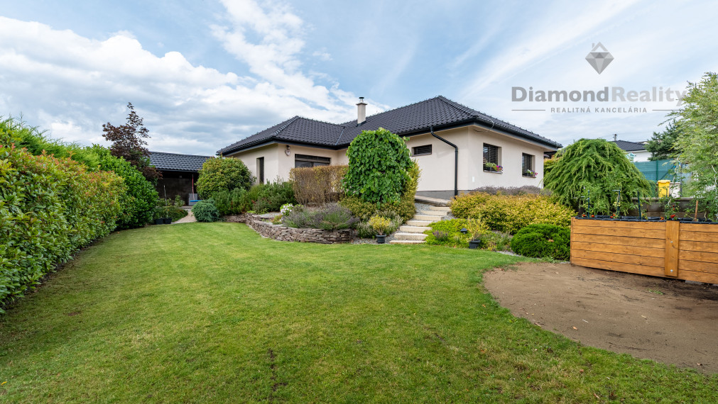 REZERVOVANÝ 4 IZBOVÁ TEHLOVÁ NOVOSTAVBA S UPRAVENÝM POZEMKOM