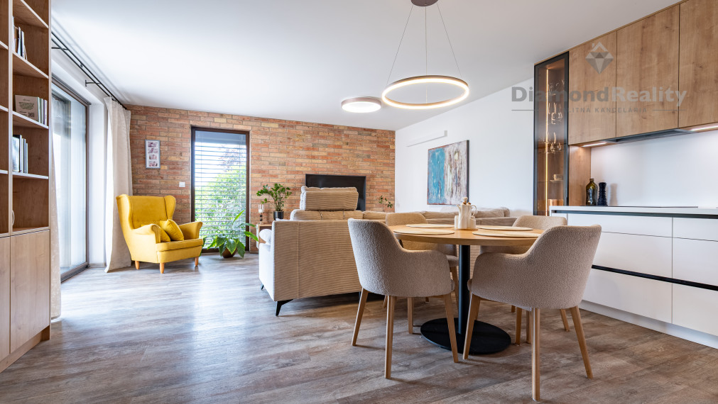 REZERVOVANÝ 4 IZBOVÁ TEHLOVÁ NOVOSTAVBA S UPRAVENÝM POZEMKOM