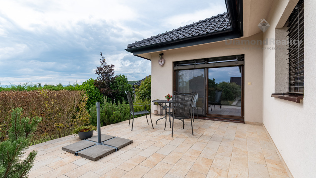 REZERVOVANÝ 4 IZBOVÁ TEHLOVÁ NOVOSTAVBA S UPRAVENÝM POZEMKOM