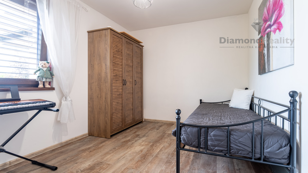 REZERVOVANÝ 4 IZBOVÁ TEHLOVÁ NOVOSTAVBA S UPRAVENÝM POZEMKOM