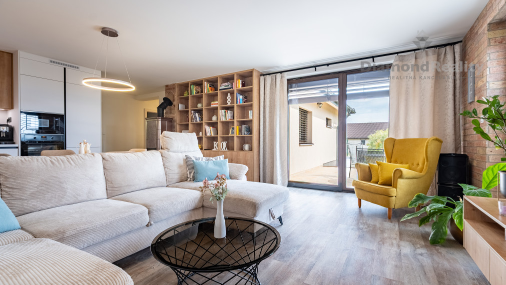 REZERVOVANÝ 4 IZBOVÁ TEHLOVÁ NOVOSTAVBA S UPRAVENÝM POZEMKOM