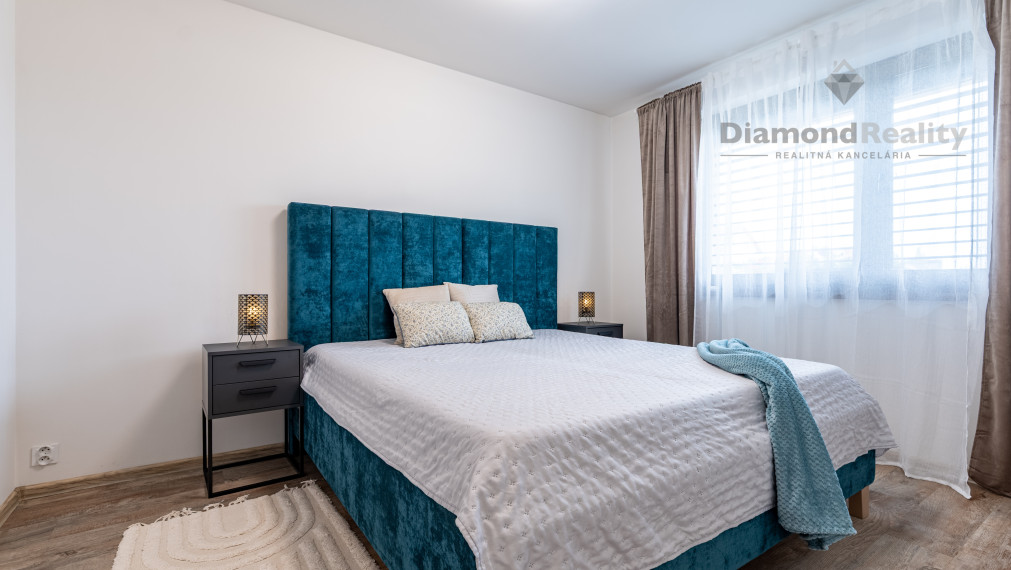 REZERVOVANÝ 4 IZBOVÁ TEHLOVÁ NOVOSTAVBA S UPRAVENÝM POZEMKOM