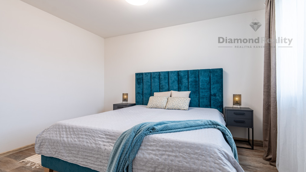 REZERVOVANÝ 4 IZBOVÁ TEHLOVÁ NOVOSTAVBA S UPRAVENÝM POZEMKOM