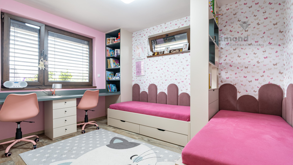 REZERVOVANÝ 4 IZBOVÁ TEHLOVÁ NOVOSTAVBA S UPRAVENÝM POZEMKOM