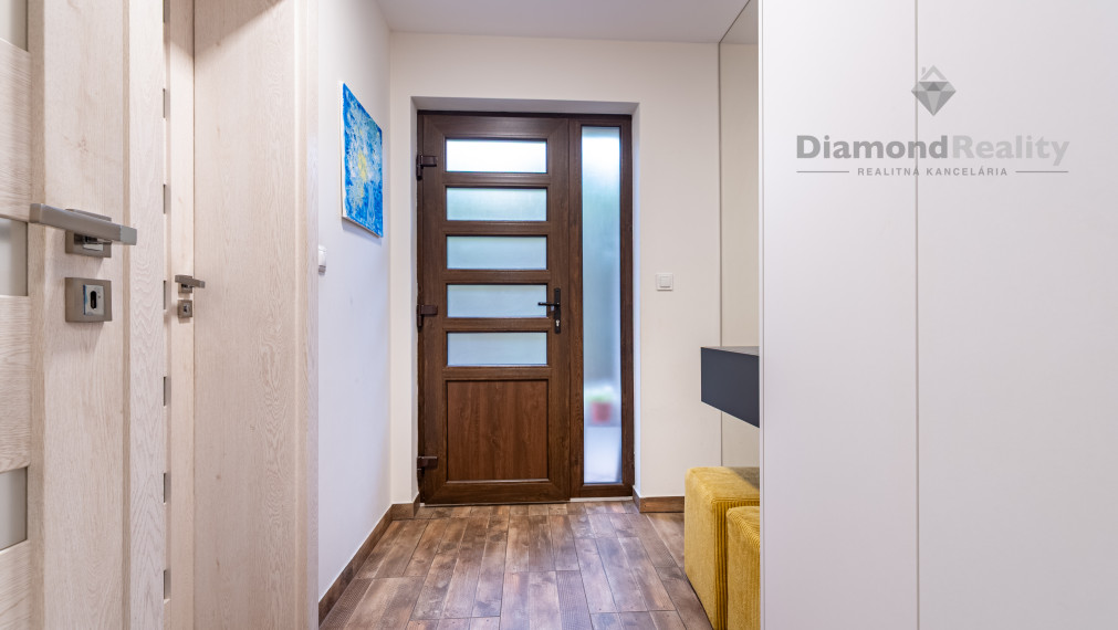 REZERVOVANÝ 4 IZBOVÁ TEHLOVÁ NOVOSTAVBA S UPRAVENÝM POZEMKOM