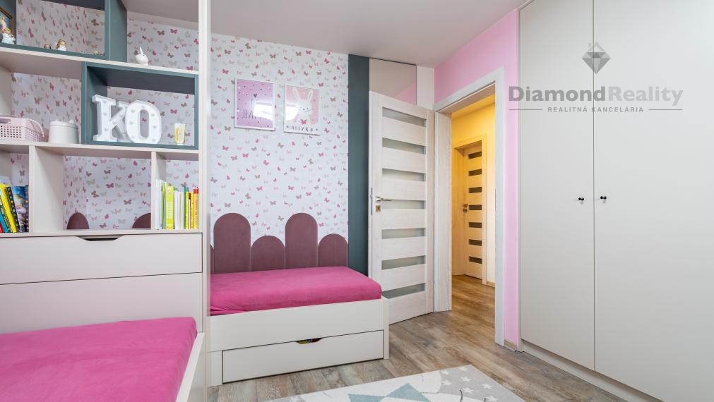 REZERVOVANÝ 4 IZBOVÁ TEHLOVÁ NOVOSTAVBA S UPRAVENÝM POZEMKOM