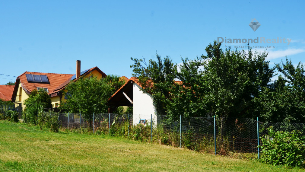 Slnečný stavebný a bezproblémový pozemok v Košiciach-Pereš