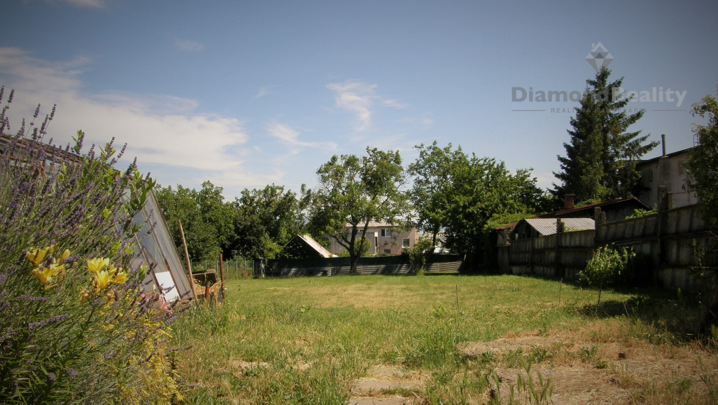 Slnečný stavebný a bezproblémový pozemok v Košiciach-Pereš