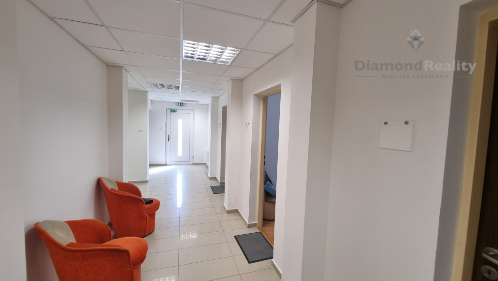 administratívna budova, pozemok