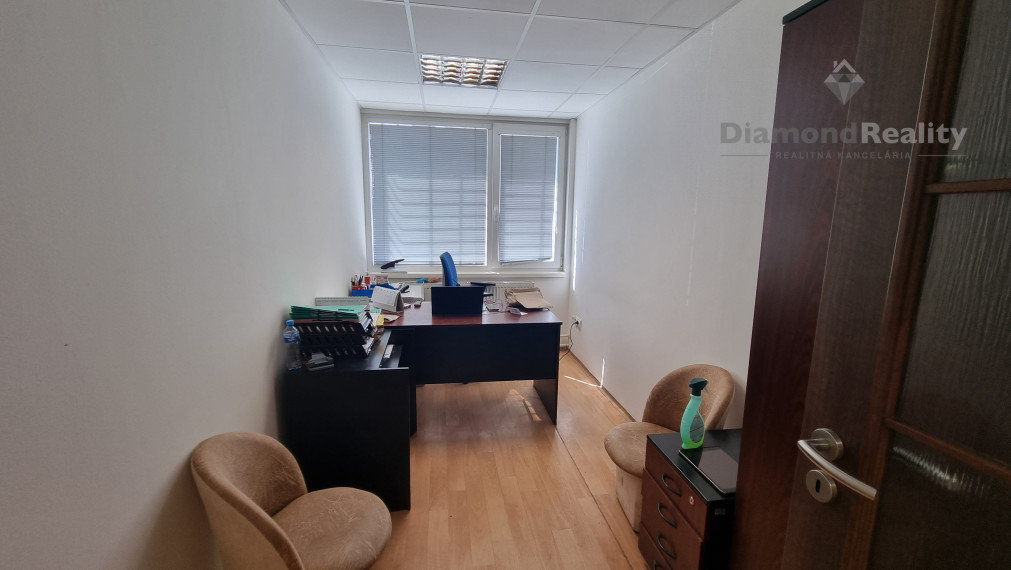 administratívna budova, pozemok