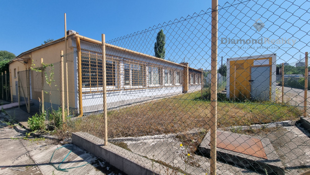 administratívna budova, pozemok