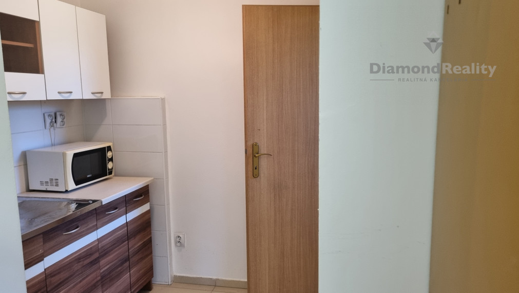 administratívna budova, pozemok