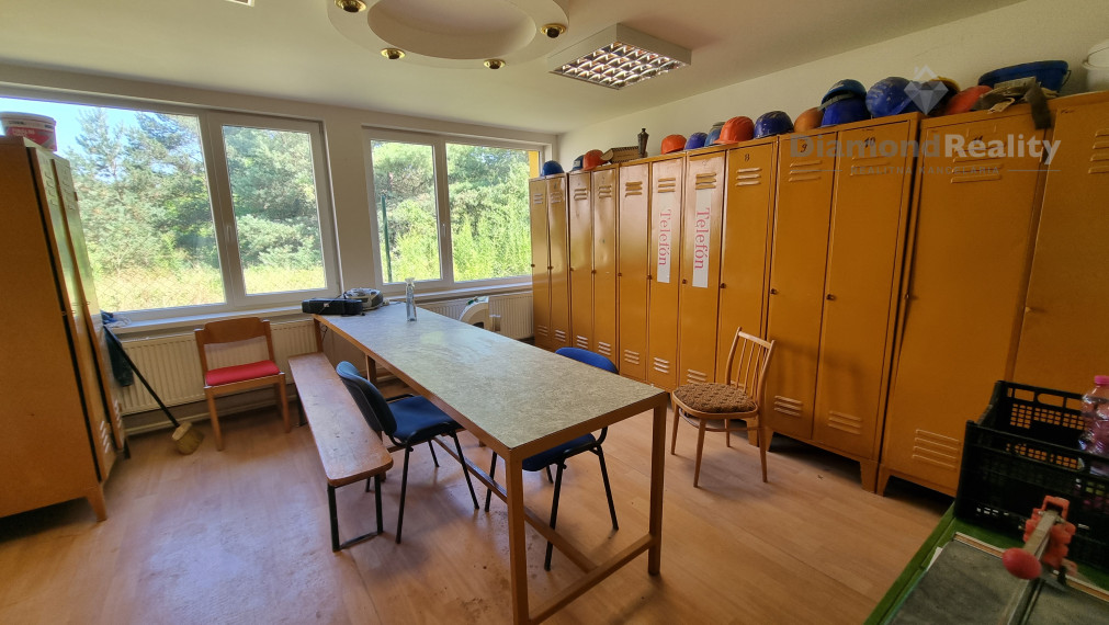 administratívna budova, pozemok