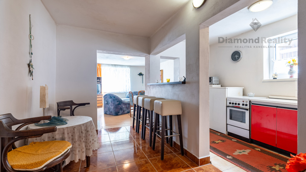 NA PREDAJ RODINNÝ DOM S 3 BYTOVÝMI JEDNOTKAMI, OBEC TELGÁRT