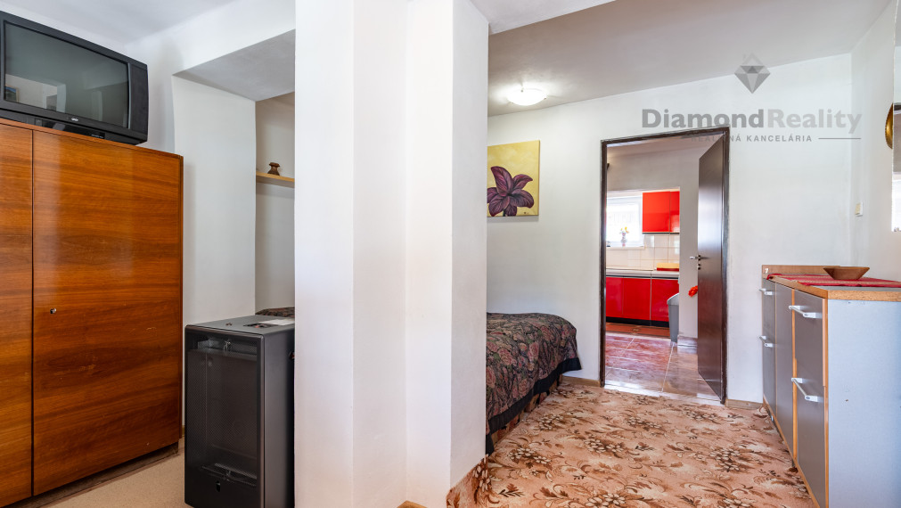 NA PREDAJ RODINNÝ DOM S 3 BYTOVÝMI JEDNOTKAMI, OBEC TELGÁRT