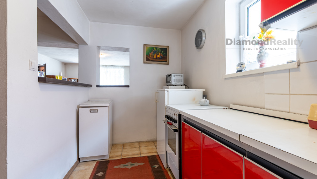 NA PREDAJ RODINNÝ DOM S 3 BYTOVÝMI JEDNOTKAMI, OBEC TELGÁRT